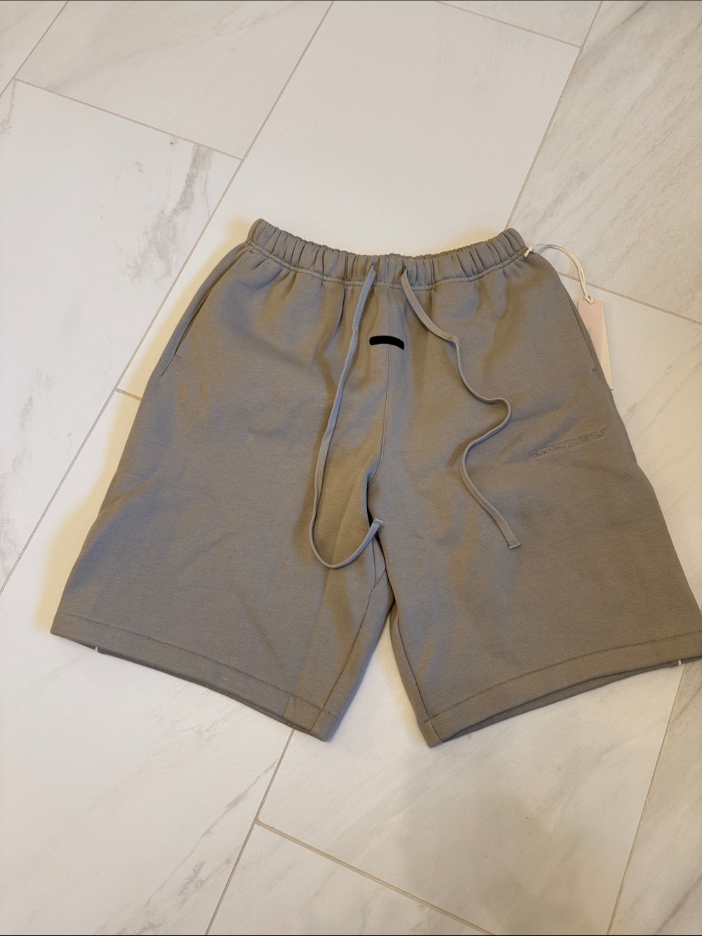 Fear of God essentials Men's Elastic Drawstring Shorts in Gray
